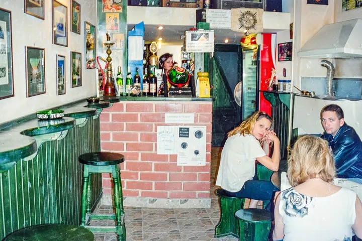 La bar, într-o după-amiază obișnuită